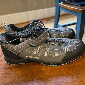 Bontrager spin shoes, great condition, Women’s size 7.5, ready to clip in!